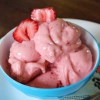 frozen banana strawberry yogurt