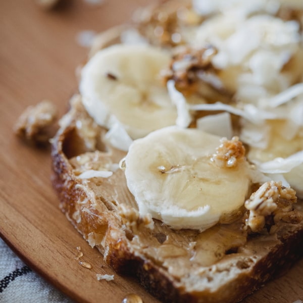 banana-granola-toast